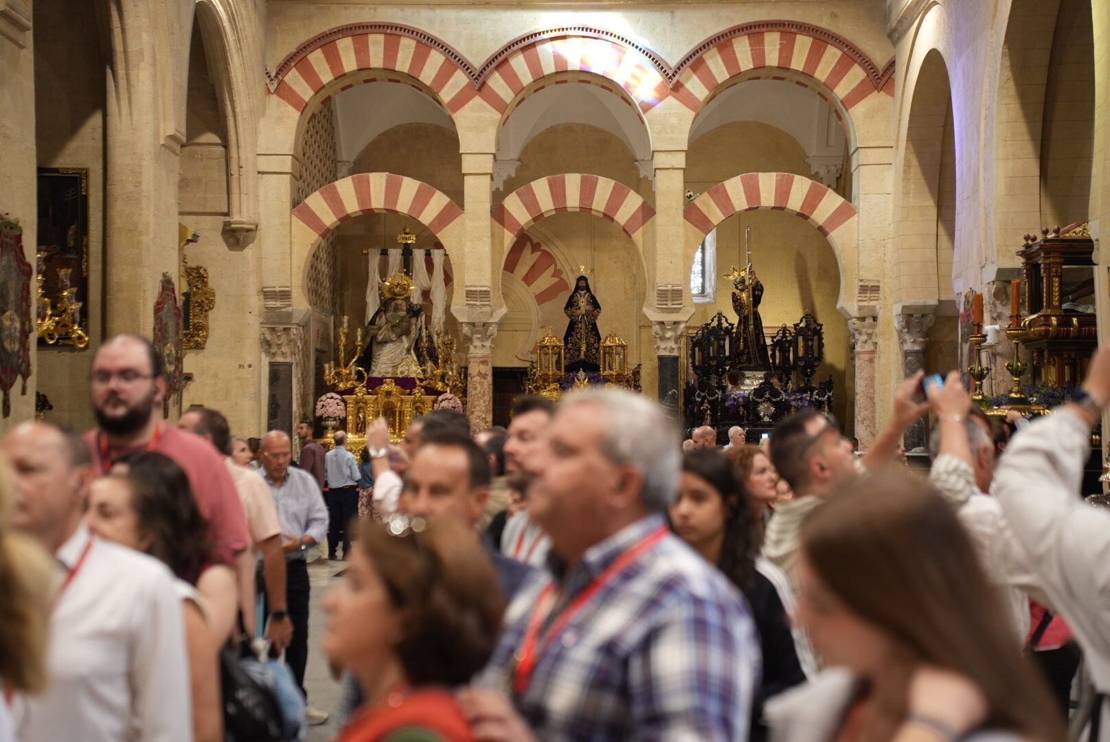 La imágenes del Magno Vía Crucis expuestas en la Mezquita Catedral
