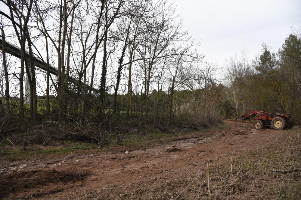 El principal camí del Suanya de Manresa, malmès pel temporal