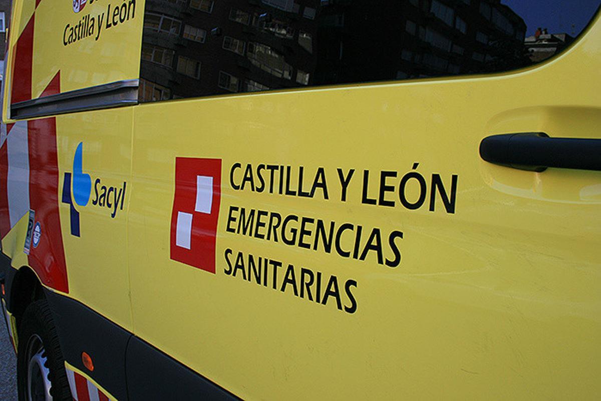 Imagen de archivo de una ambulancia de emergencias.