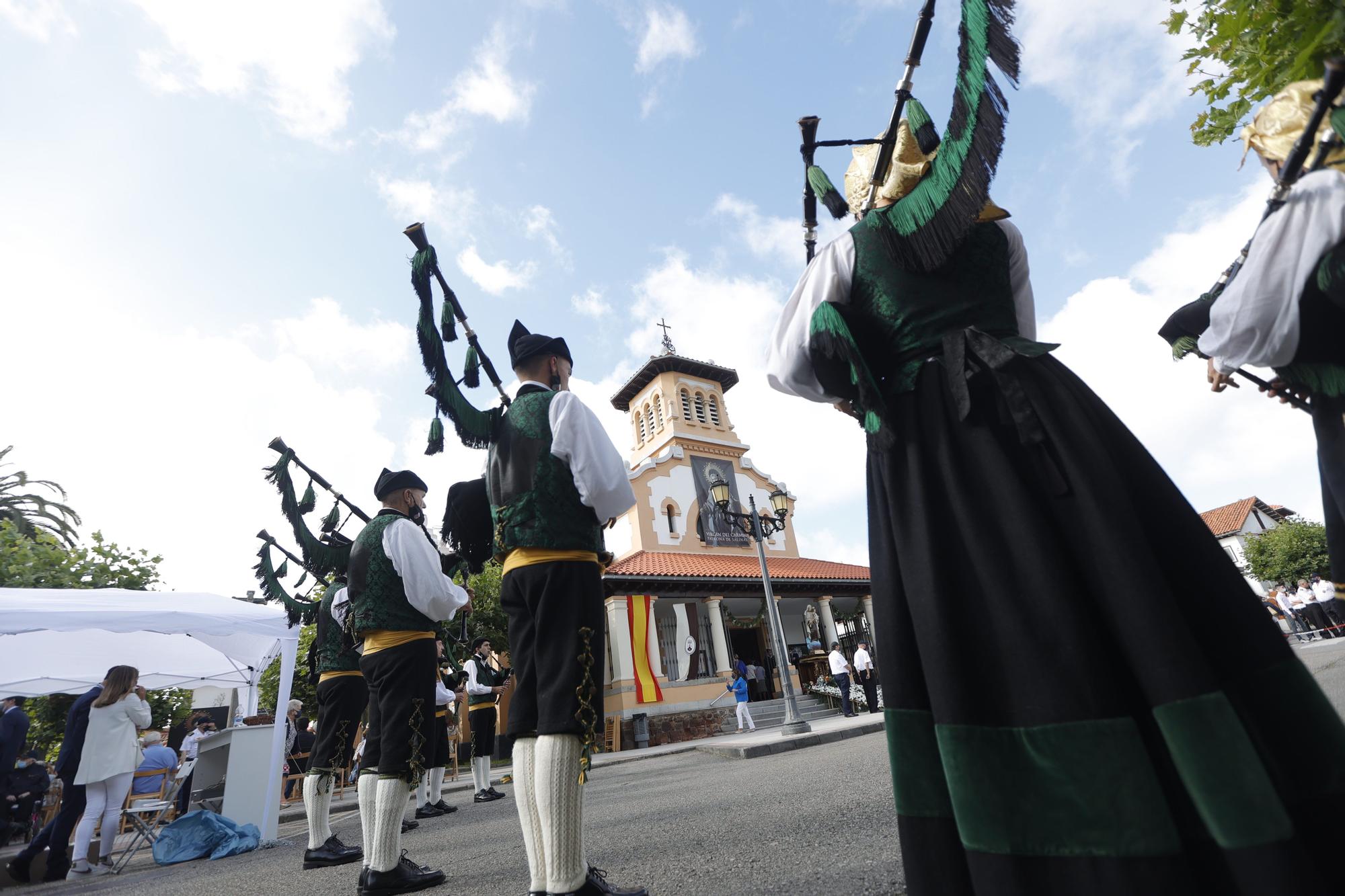 Misa del Carmen en Salinas oficiada por el arzobispo, Sanz Montes