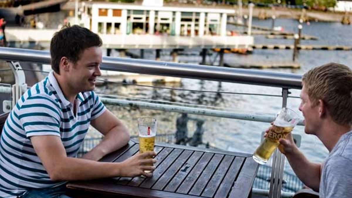 Terraza en la Bahía de Cardiff.