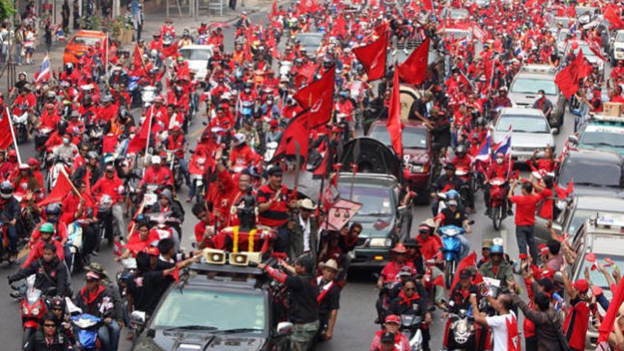 Los &quot;camisas rojas&quot; resurgen en Bangkok