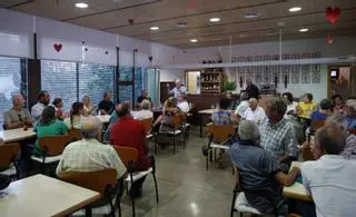 Residentes en rústico exigen que se active el suministro de agua desalada a camiones cisterna