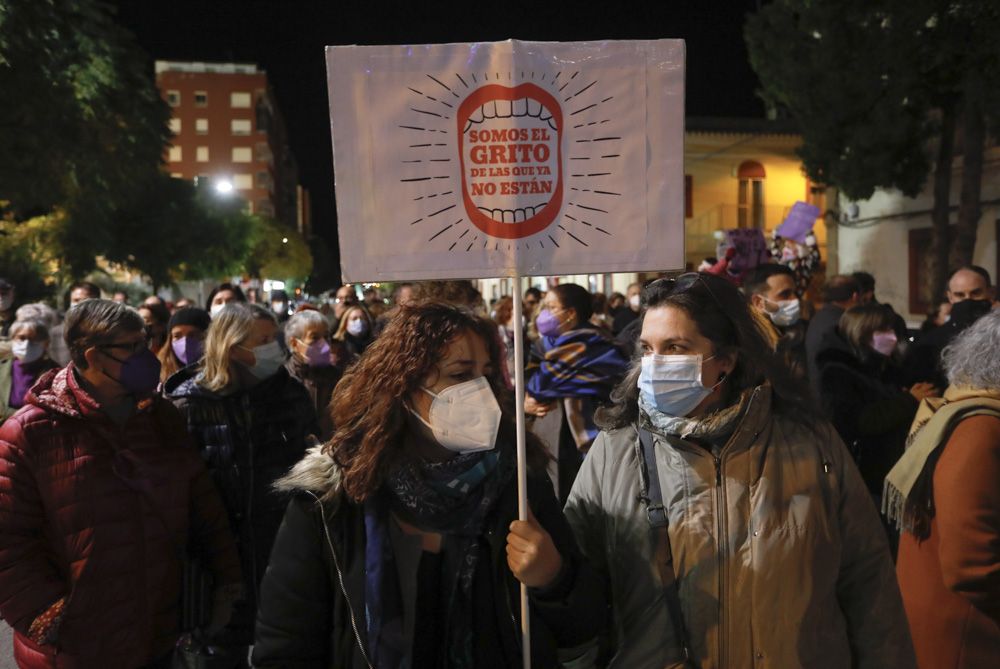 Manifestación en las calles del Port de Sagunt, el 25N contra la violencia machista.