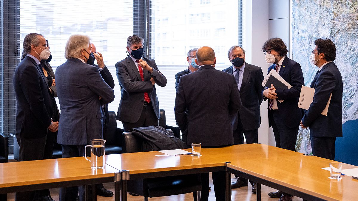 Un momento del encuentro de los empresarios para la entrega del manifiesto por la ampliación del Aeropuerto de Barcelona.