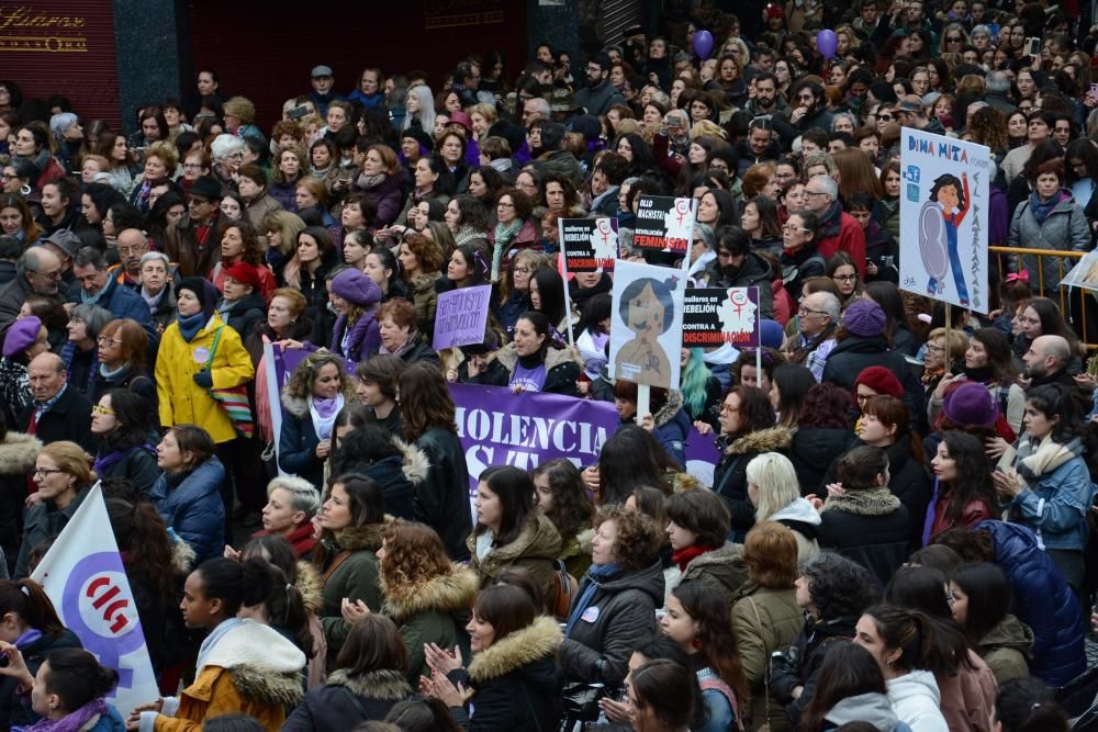 Multitudinaria protesta del 8-M en Pontevedra