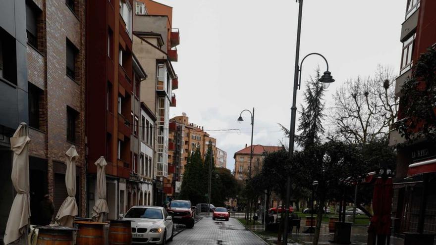 Establecimientos alrededor de la plaza del Carbayedo. | M. V.