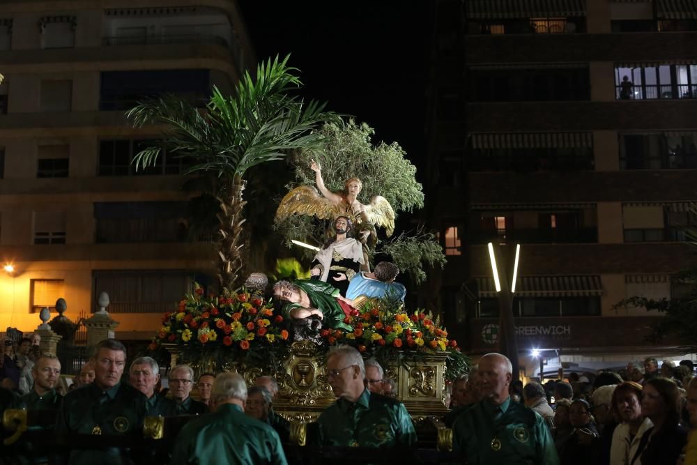 Seis cofradías y siete pasos -faltó el de San Pedro Arrepentido- desfilaron el Lunes Santo en Torrevieja.