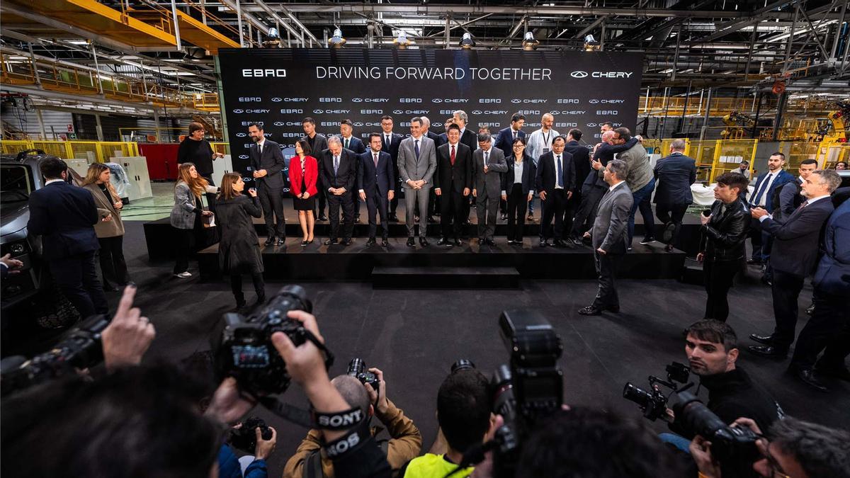 Acto oficial de apertura de la fábrica de Chery y Ebro en Barcelona con Pere Aragones, Pedro Sanchez y  Jordi Hereu.