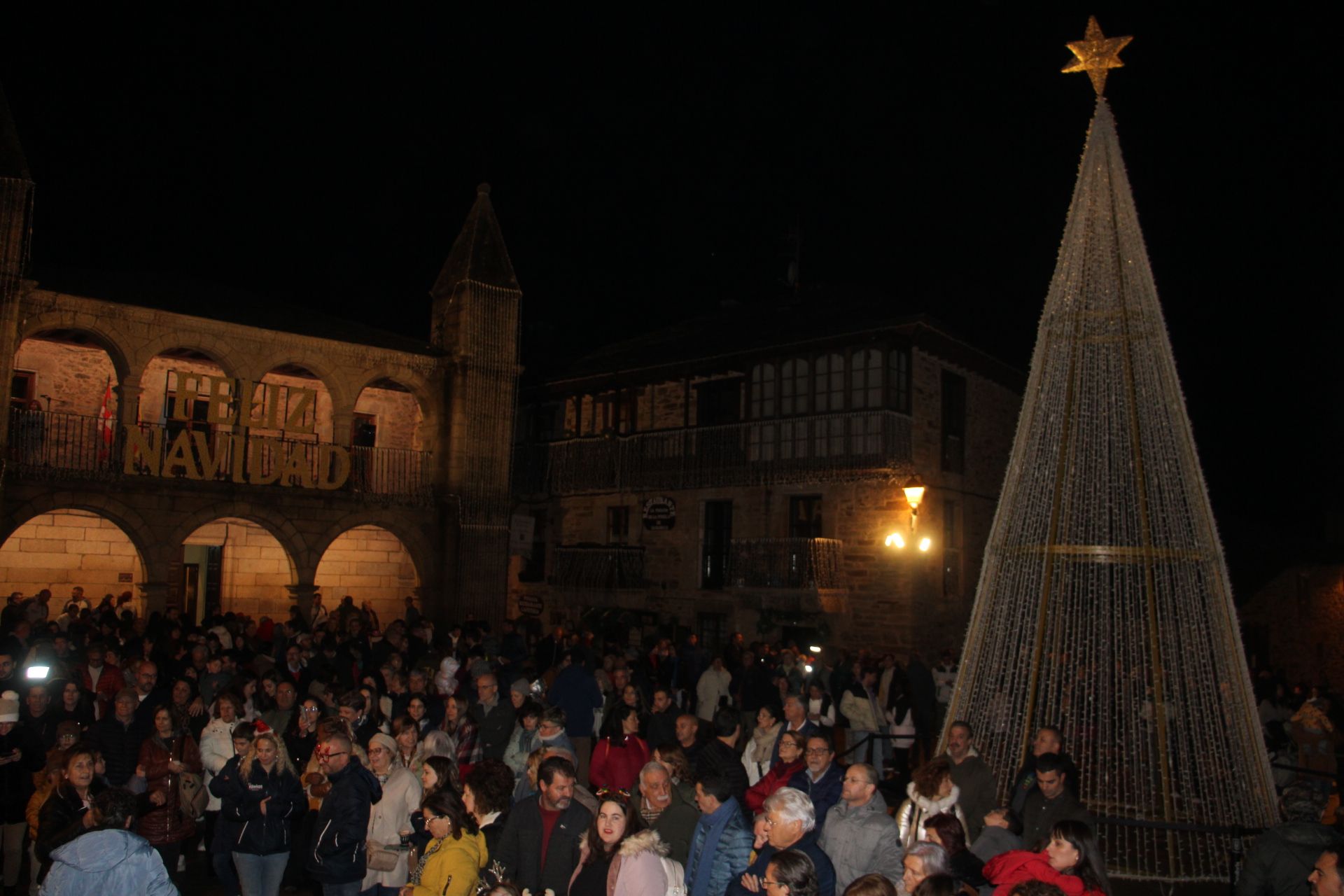 GALERÍA | Encendido del alumbrado navideño en Puebla de Sanabria