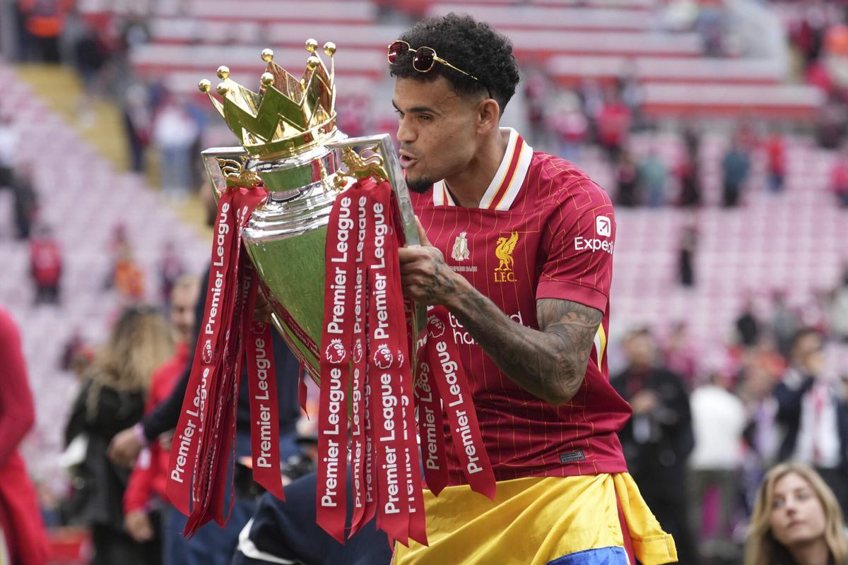 Luis Díaz en la celebración por la consecución de Premier League.