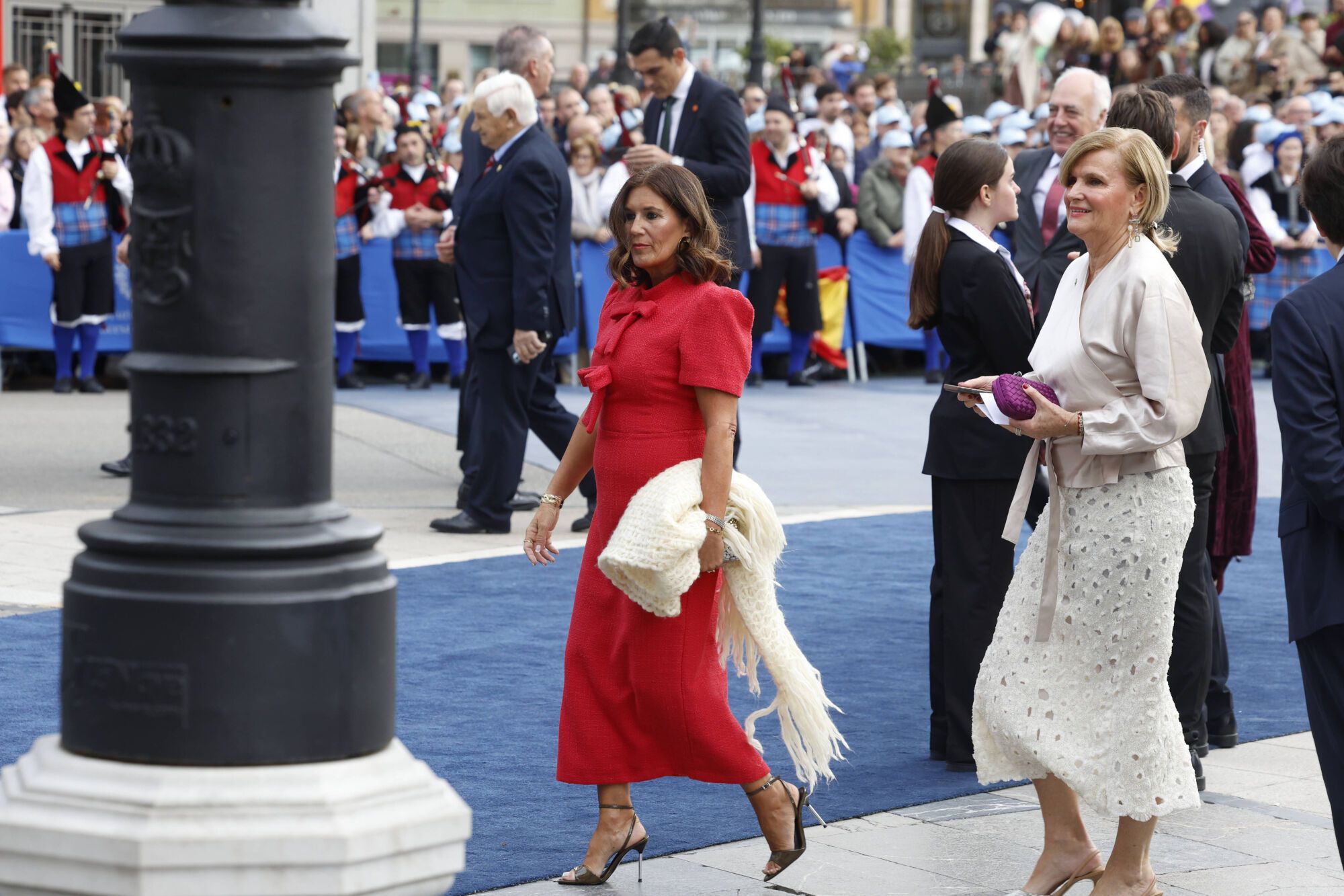  Así fue la llegada de los invitados a los premios "Princesa de Asturias" y su paso por la alfombra azul