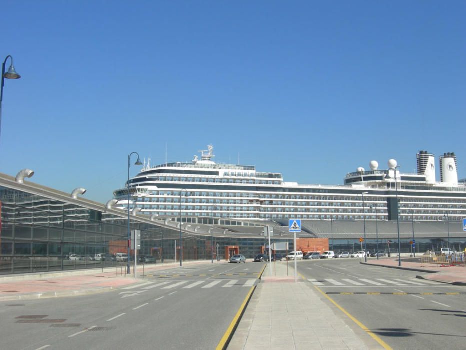 En las dos últimas décadas, el Puerto de Málaga ha sufrido un importante cambio con la construcción del Palmeral de las Sorpresas, la nueva terminal de cruceros o la llegada del Pompidou