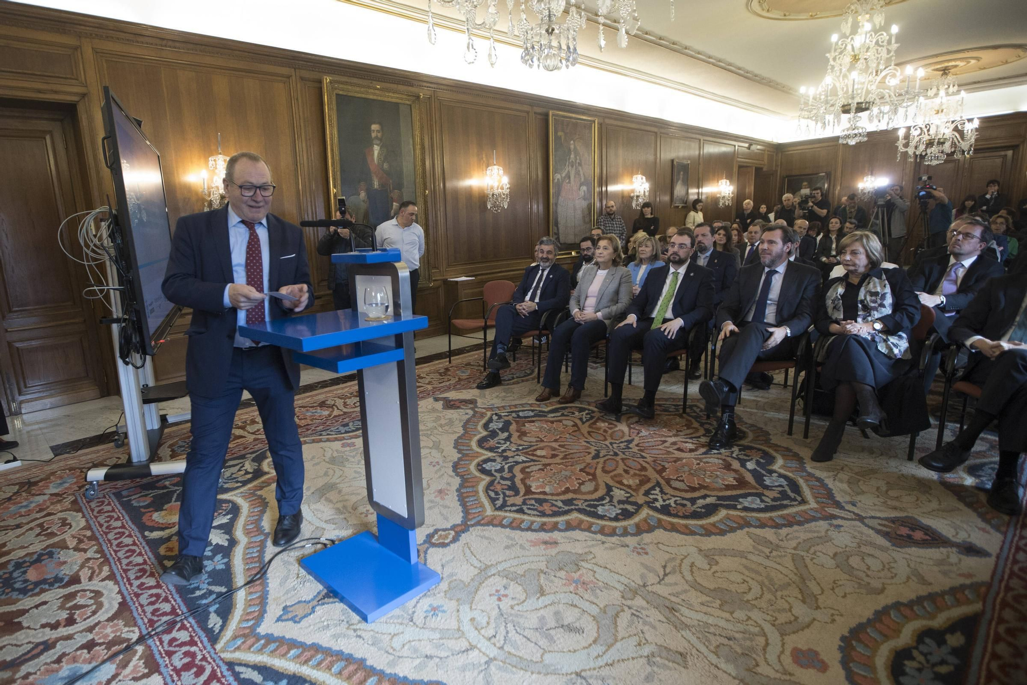 EN IMÁGENES: Así ha sido la visita a Avilés de Óscar Puente, ministro de Transportes y Movilidad Sostenible
