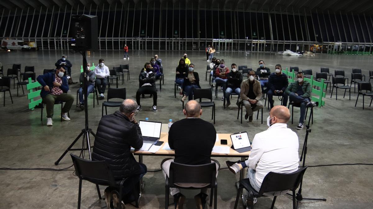 Reunión celebrada por los representantes de las murgas adultas con la organización.