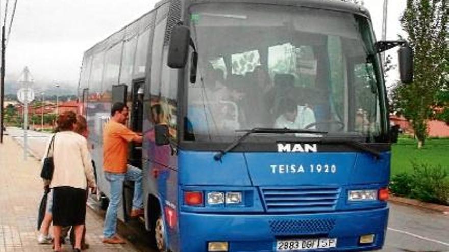 Els autocars de l&#039;empresa banyolina Teisa ofereix serveis de transport interurbans.
