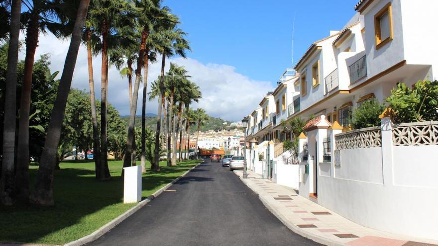 Estepona asfalta medio centenar de calles