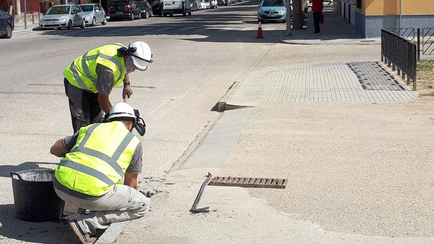 Aguas de Montilla pone a punto las alcantarillas para prevenir colapsos