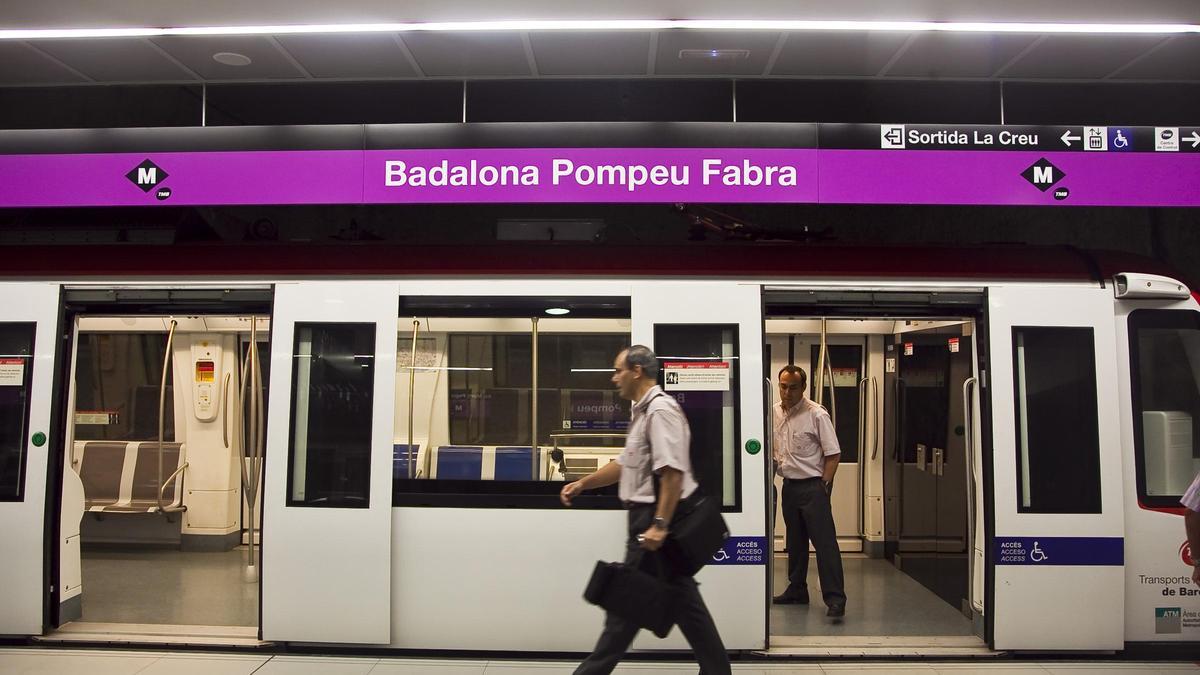 Estacion de metro de la L2 de Badalona Centre