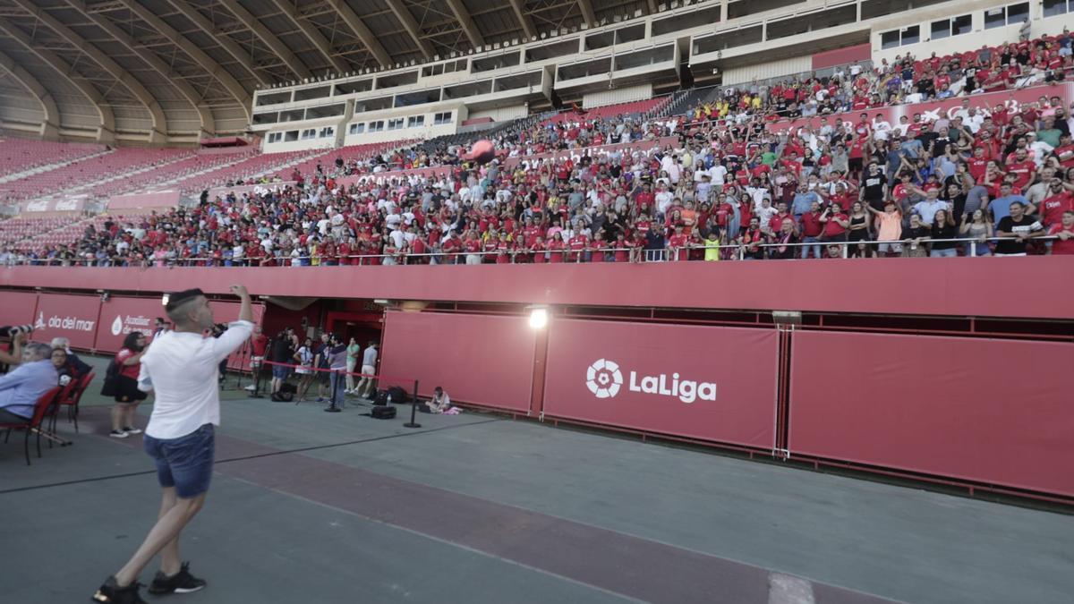 Manolo Reina y Salva Sevilla dicen adiós al Mallorca ante dos mil aficionados