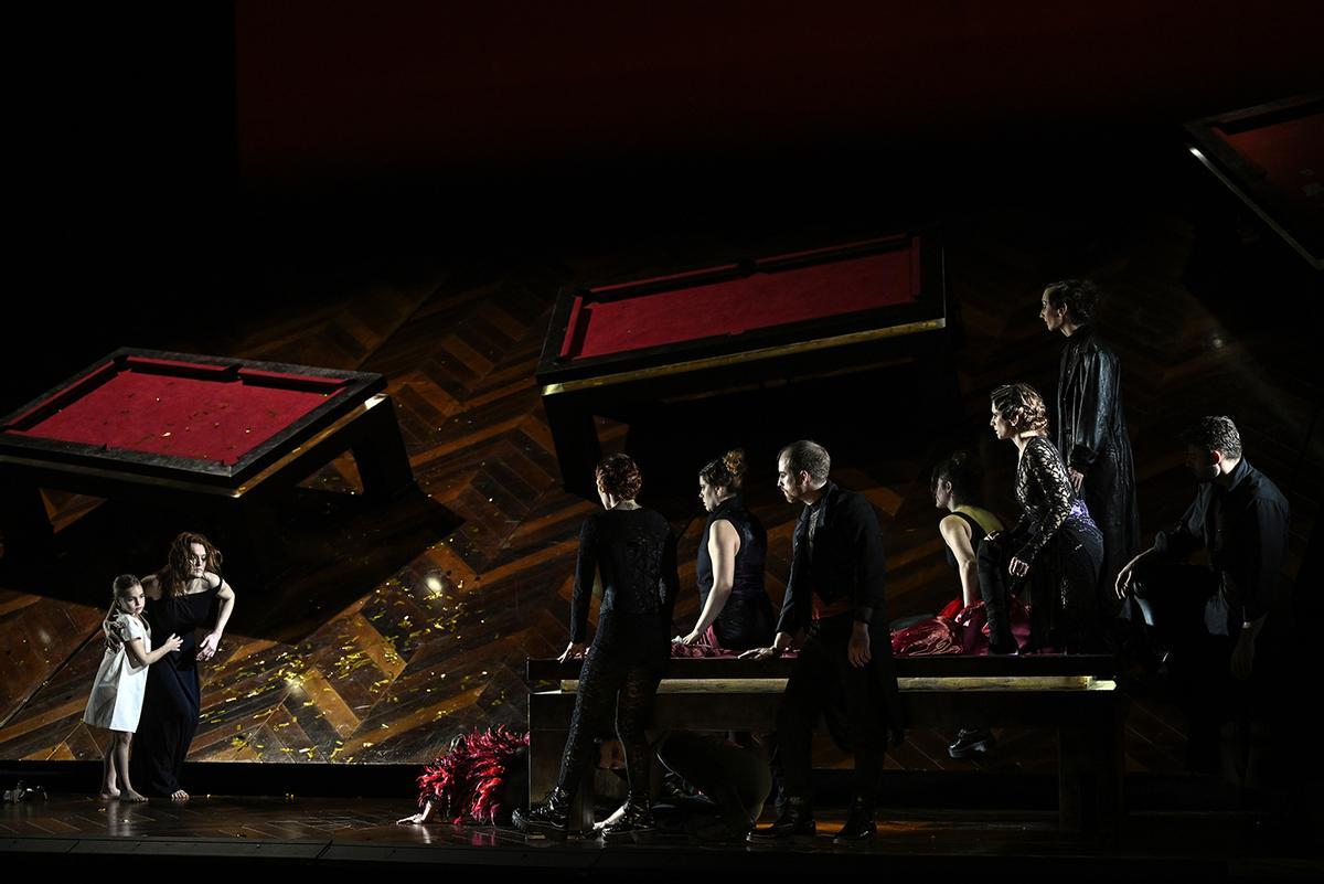 EN IMÁGENES: Ópera "La traviata" en Oviedo