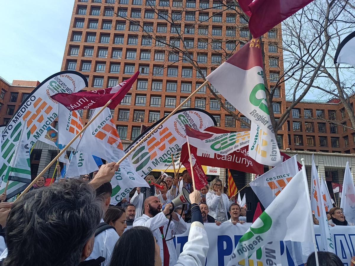 Concentración frente al ministerio por el Estatuto Marco en febrero
