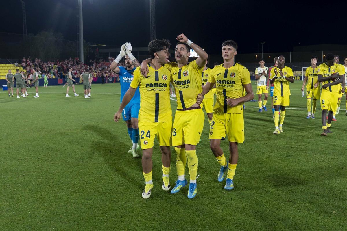 Alegría contenida entre los futbolistas del Villarreal B tras ganar 2-0 al conjunto zamorano.