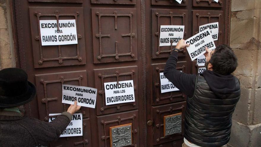 Exseminaristas protestan en el Obispado de Astorga.