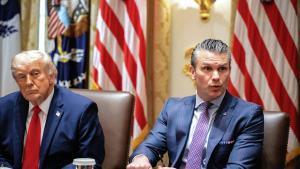 06/08/2026 May 27, 2026, Washington, District Of Columbia, USA: United States Secretary of War Pete Hegseth speaks alongside US President Donald J Trump during a Cabinet meeting in the Cabinet Room of the White House in Washington, DC, USA, on May 27, 2026. Trump is holding the meeting with members of his Cabinet as a the US and Iran creep closer to a deal POLITICA Europa Press/Contacto/Samuel Corum - Pool via CNP