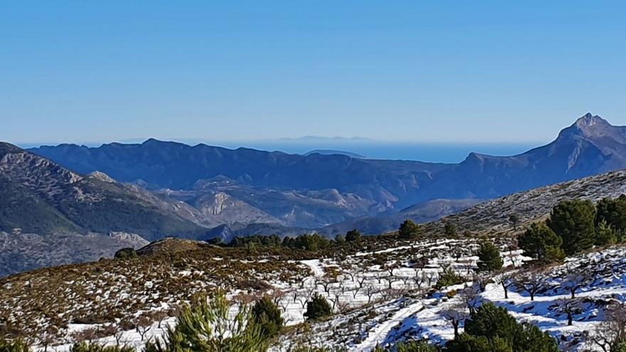 Ecologistes en Acció denuncia los &quot;agujeros legales&quot; que permiten parques eólicos en las montañas de la Marina