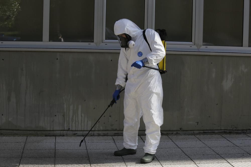 Labores de desinfección en el Santa Teresa