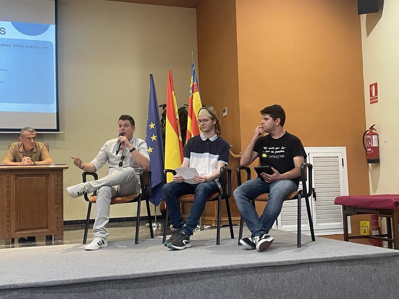 El IES Soler i Godes de Benifaió reconoce el trabajo de las empresas que completan la formación