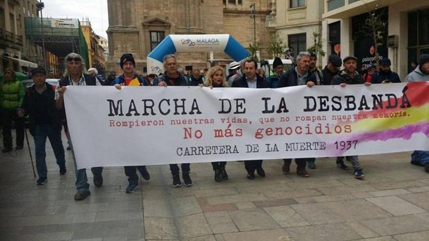 La Marcha de la Desbandá, a su salida por Málaga.