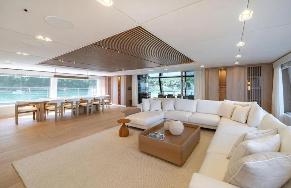 Galería: 'Petite Belle', el catamarán de 16,5 millones que no pasa desapercibido en el puerto de Ibiza