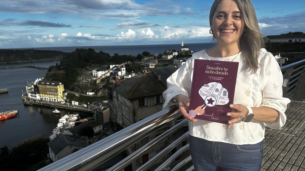 Rocío Rubio, en Luarca, con su libro "Descubre tu nicho dorado. Convierte tu pasión en tu profesión"