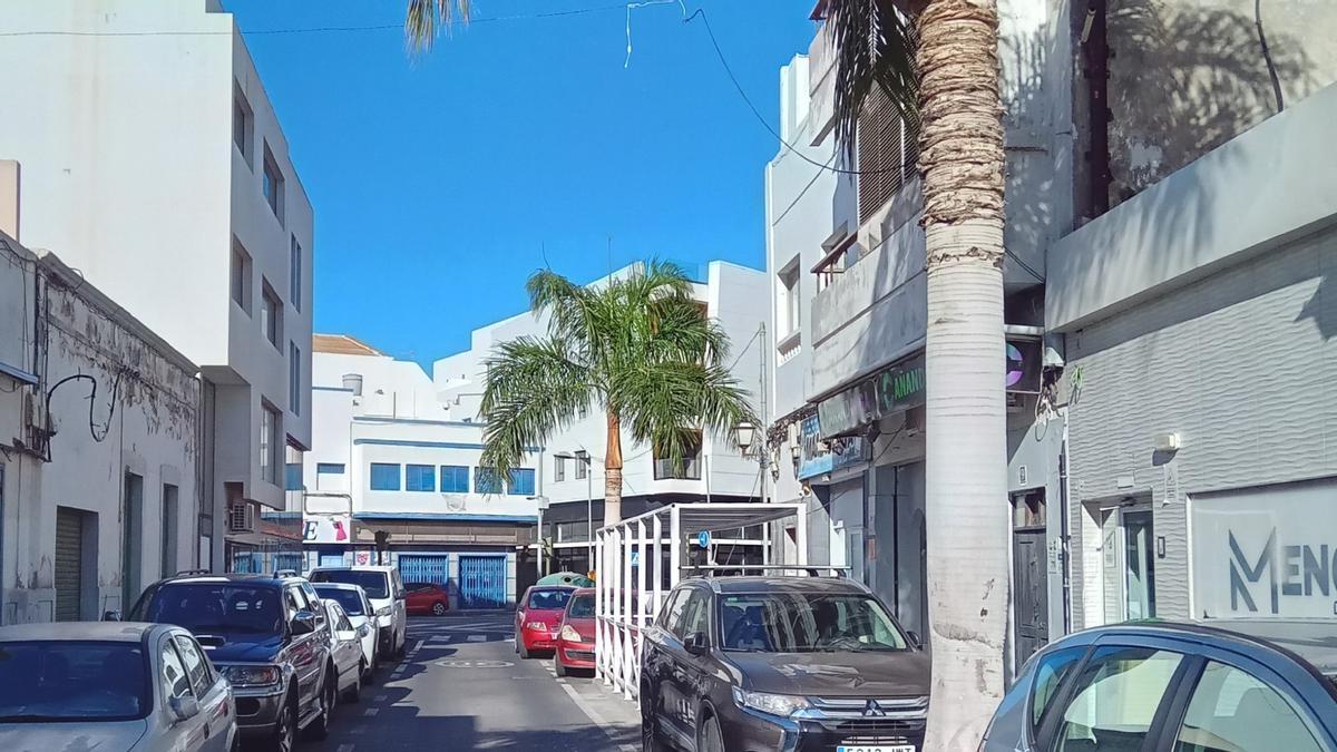 Calle Triana de Arrecife, donde se ubica el local nocturno sancionado por diversos incumplimientos de seguridad.