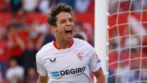 Oliver Torres celebra su gol ante el Athletic
