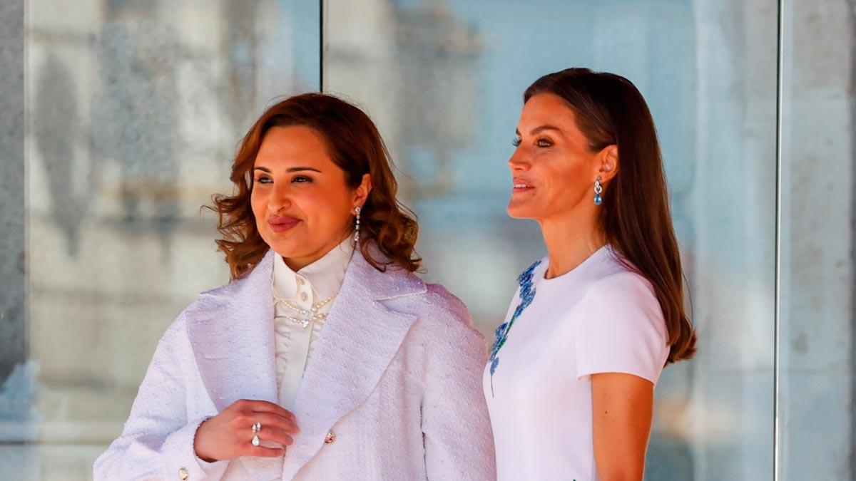 La reina Letizia y la jequesa Jawaher de Catar, coordinadas con sus looks blancos en el Palacio Real de Madrid
