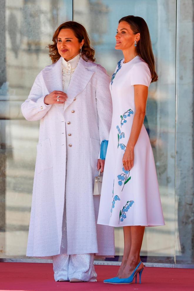 La reina Letizia y la jequesa Jawaher de Catar, coordinadas con sus looks blancos en el Palacio Real de Madrid