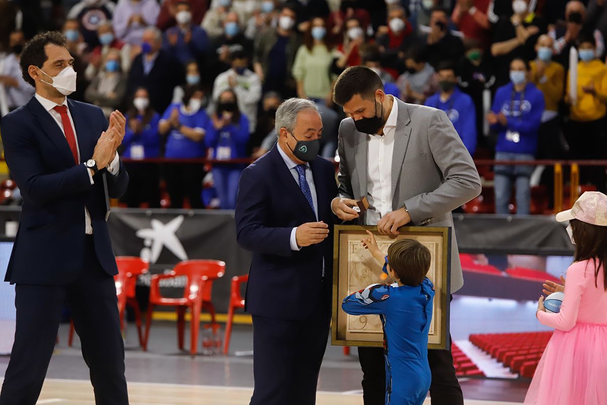 El homenaje a Felipe Reyes y el ambiente en Vista Alegre en el España - Ucrania