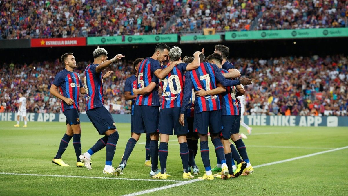 El Barça celebra el segundo gol frente a Pumas en el Trofeu Joan Gamper, obra de Pedri