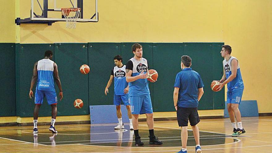 Uno de los entrenamientos del COB. | / IÑAKI OSORIO