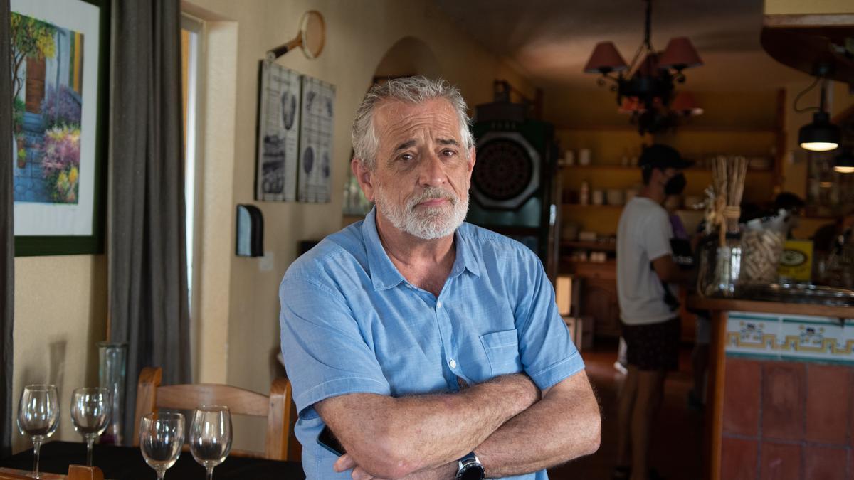 Tomás Alonso, responsable de un restaurante en la urbanización.