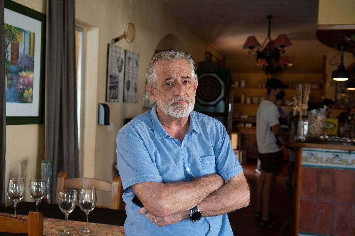 Tomás Alonso, responsable de un restaurante en la urbanización.