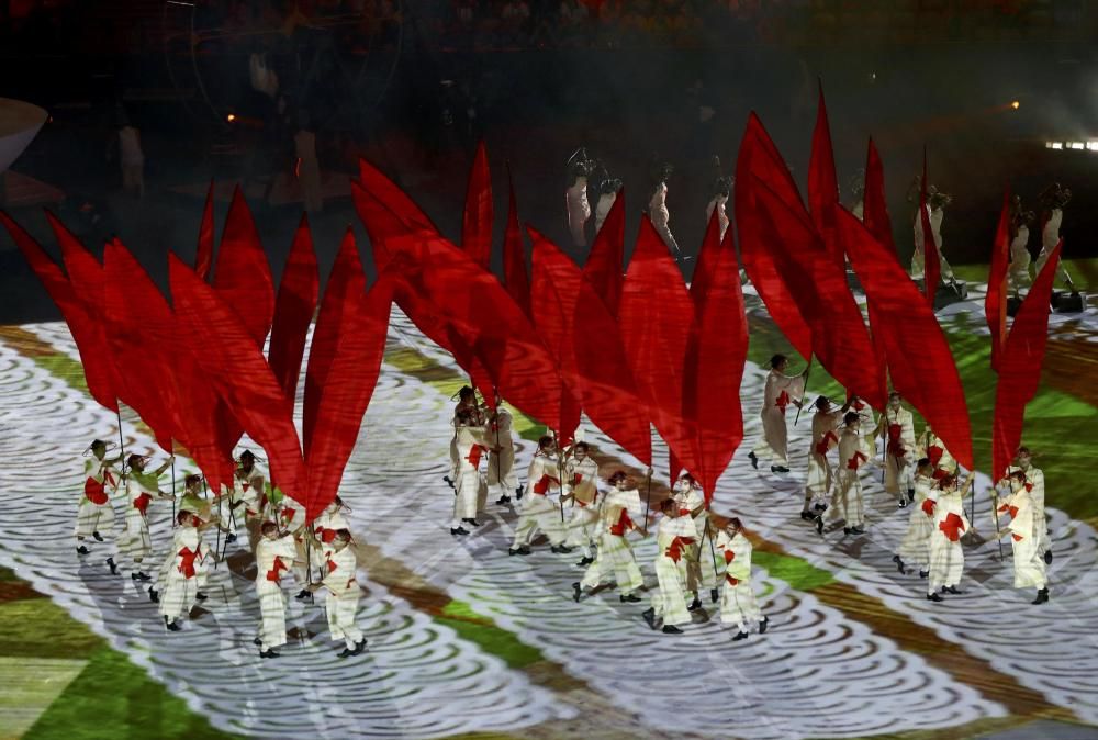 La ceremonia de inauguración de las Olimpiadas recreó el Brasil indígena, las diferentes culturas y las grandes urbes.