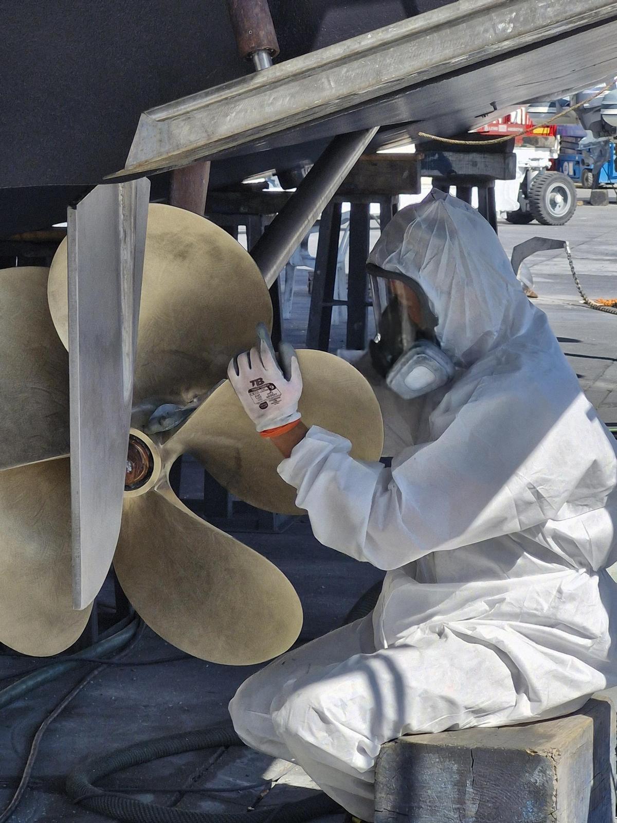 Varadero de Port Calanova ofrece todos los servicos e instalaciones para mantener y reparar tu barco en Mallorca.