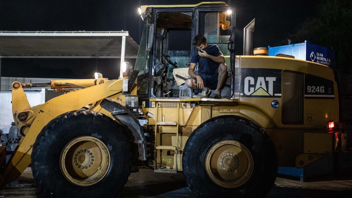 Declarado un fuego en el desguace de Ca Na Negreta