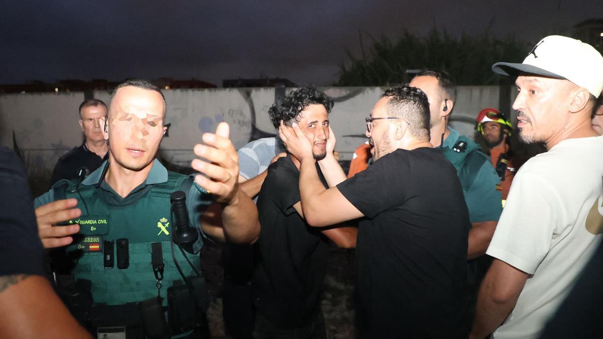 Bajan al joven de la catenaria