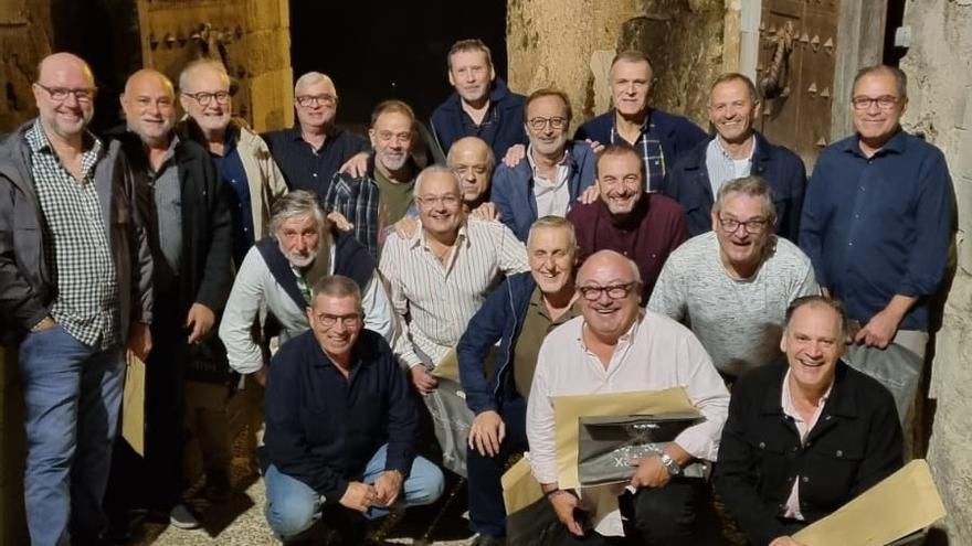 Antiguos alumnos del Claret de Xàtiva en el Castell.