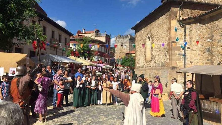 Ambiente en una pasada edición de la Feria Medieval de Salas.